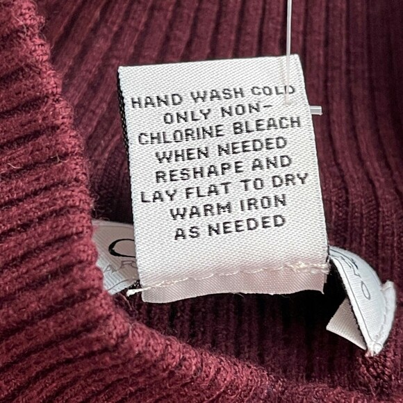 Carmen Marc Valvo Women's Sweater Medium Red Maroon Burgundy NWT - Picture 9 of 9